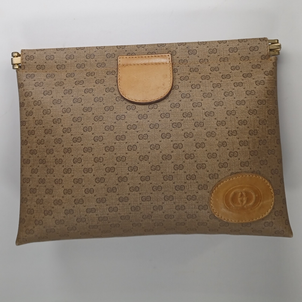 Gucci monogram clutch EUC